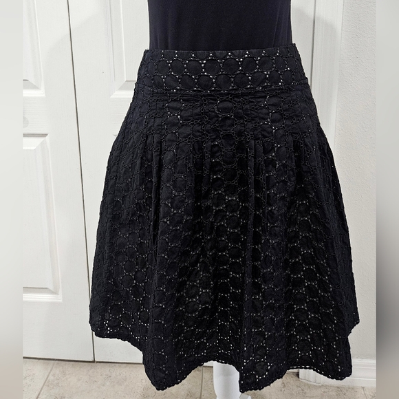 Ann Taylor Dresses & Skirts - ANN TAYLOR eyelet skirt SZ 4P
